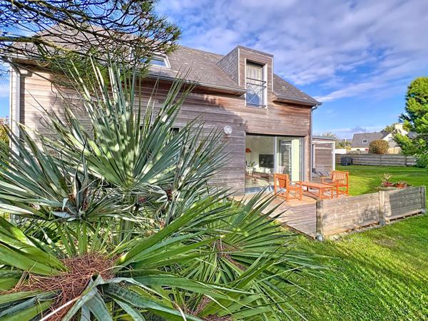 Aux portes de Brest ! Élégante maison contemporaine en bois de 2008 !