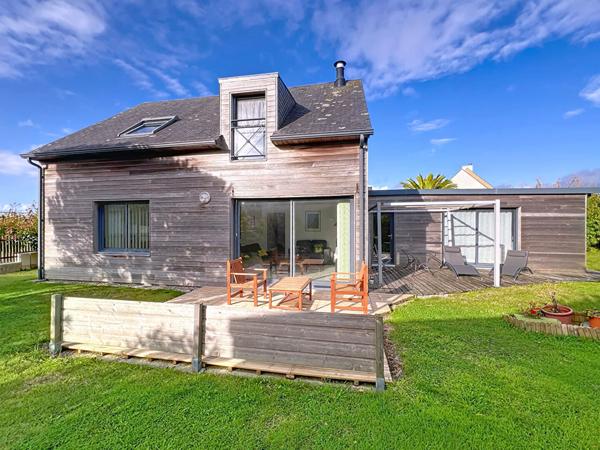 Aux portes de Brest ! Élégante maison contemporaine en bois de 2008 !