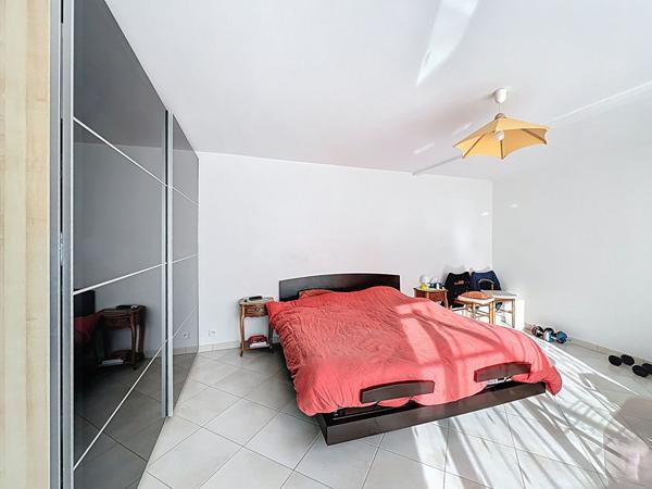 Aux portes de Brest ! Élégante maison contemporaine en bois de 2008 !