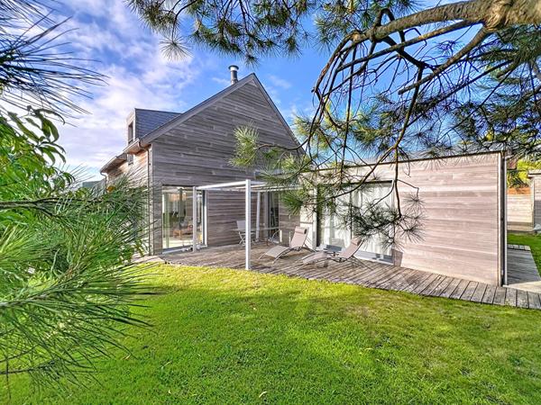 Aux portes de Brest ! Élégante maison contemporaine en bois de 2008 !