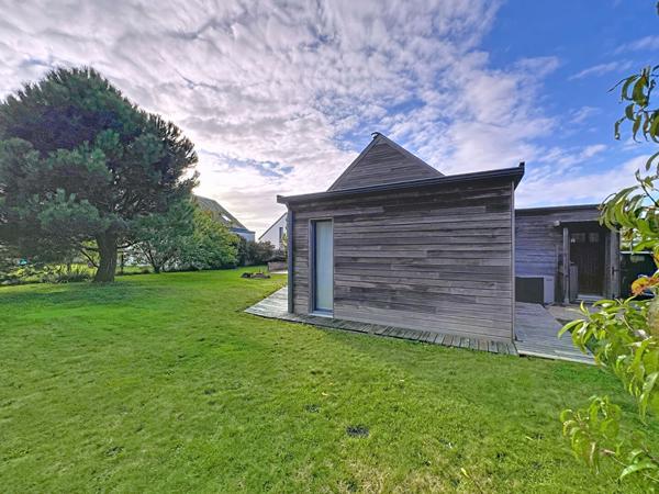 Aux portes de Brest ! Élégante maison contemporaine en bois de 2008 !