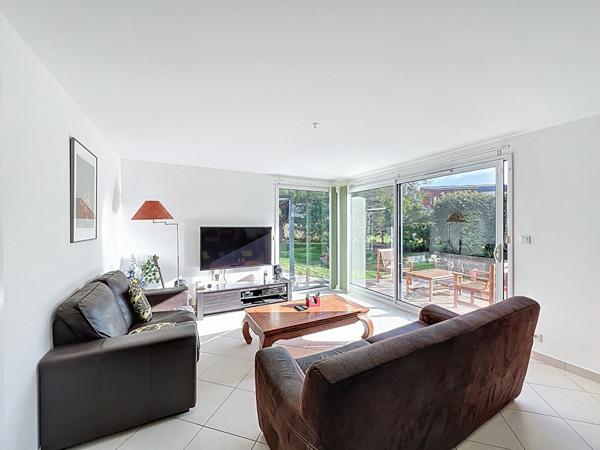 Aux portes de Brest ! Élégante maison contemporaine en bois de 2008 !