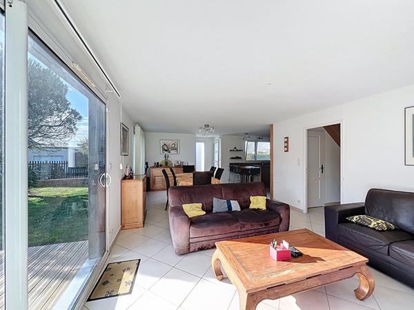 Aux portes de Brest ! Élégante maison contemporaine en bois de 2008 !