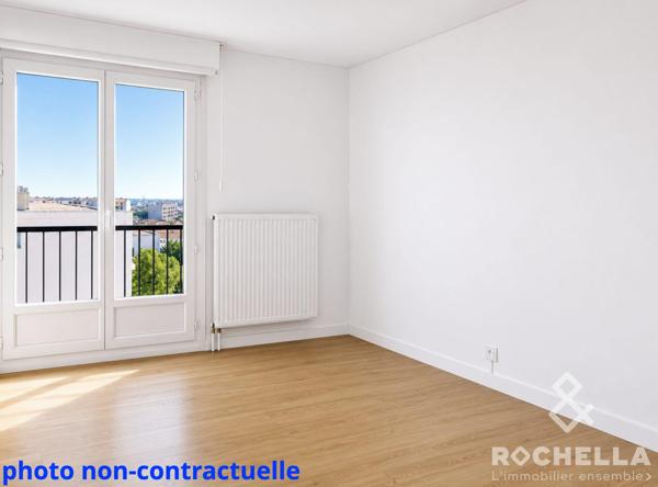 Appartement 5 pièces 100m2 habitables avec vue imprenable sur la ville de La Rochelle et l'océan. Quartier "bel air" limite quartiers "La Trompette" et "St Maurice".