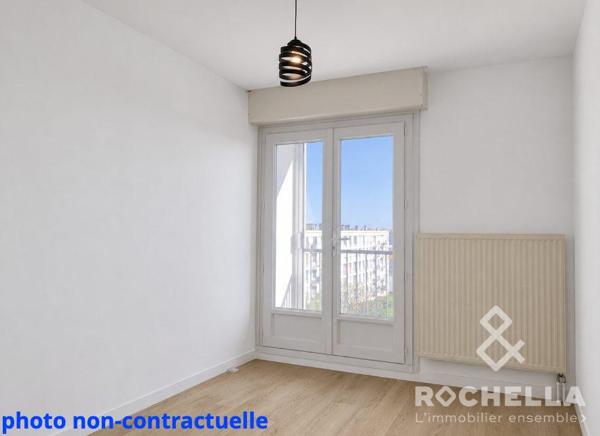 Appartement 5 pièces 100m2 habitables avec vue imprenable sur la ville de La Rochelle et l'océan. Quartier "bel air" limite quartiers "La Trompette" et "St Maurice".