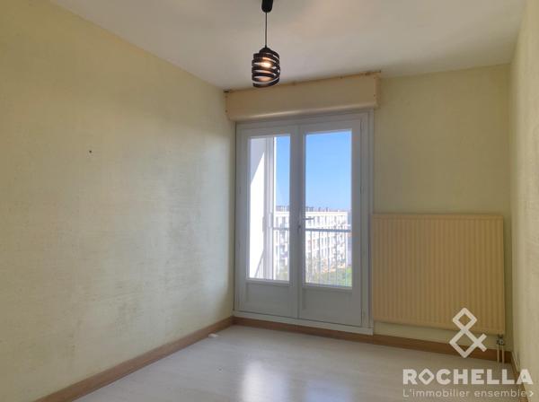 Appartement 5 pièces 100m2 habitables avec vue imprenable sur la ville de La Rochelle et l'océan. Quartier "bel air" limite quartiers "La Trompette" et "St Maurice".