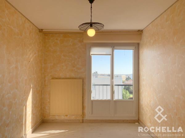 Appartement 5 pièces avec vue imprenable sur la ville de La Rochelle et l'océan. Quartier "bel air" limite quartiers "La Trompette" et "St Maurice".