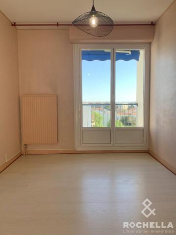 Appartement 5 pièces avec vue imprenable sur la ville de La Rochelle et l'océan. Quartier "bel air" limite quartiers "La Trompette" et "St Maurice".