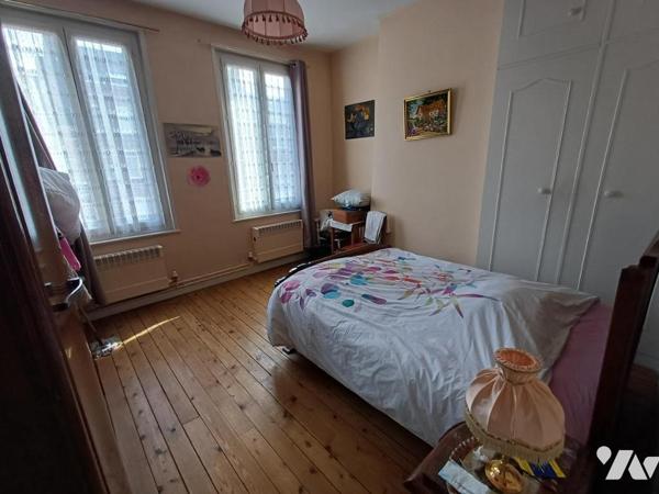 Proche CENTRE et GARE : Bel immeuble de 247 m2 avec parking et jardin