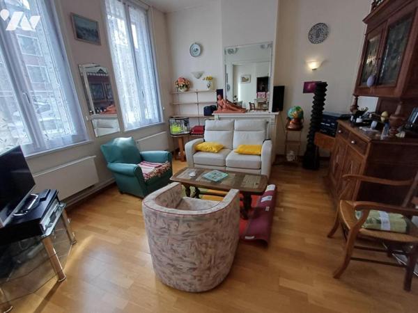 Proche CENTRE et GARE : Bel immeuble de 247 m2 avec parking et jardin