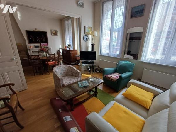 Proche CENTRE et GARE : Bel immeuble de 247 m2 avec parking et jardin