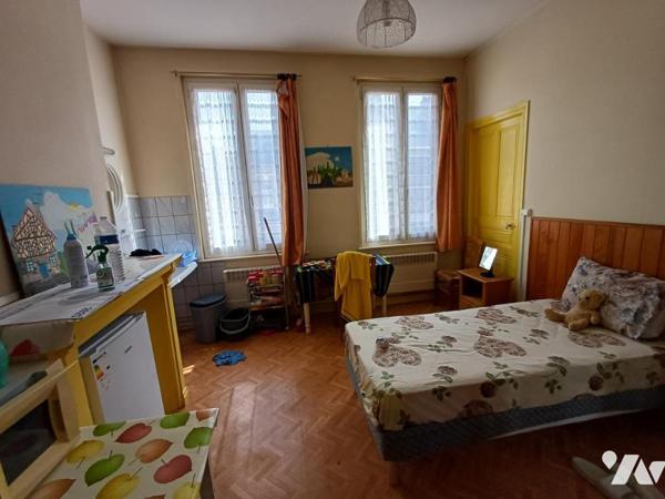 Proche CENTRE et GARE : Bel immeuble de 247 m2 avec parking et jardin