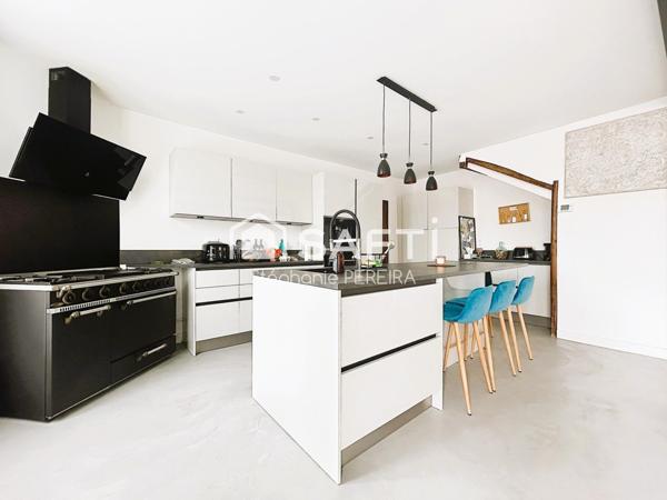 Belle meulière dans le Bourg de Montévrain