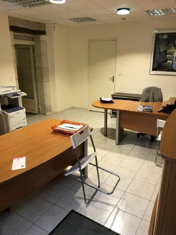 Bureaux à louer à Azay-le-Rideau dans l'Indre-et-Loire (37190), ref : 054/2669