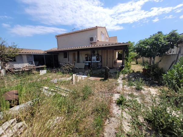 Fleury d'Aude Villa de type IV sur 2 niveaux SH 102 m² plus un garage de 50 m² sur un terrain de 571 m².