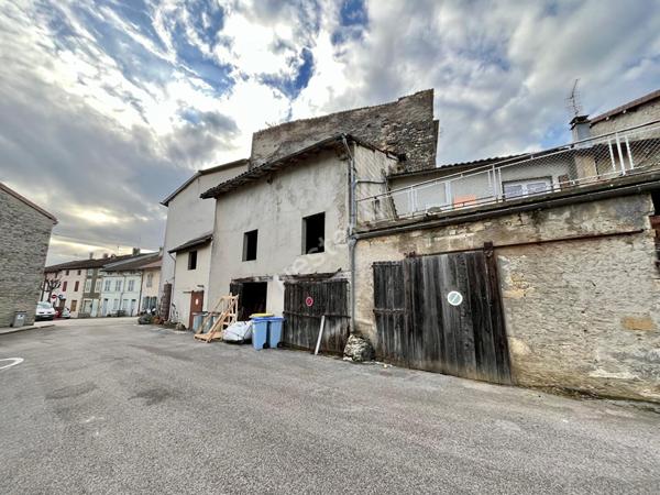 Idéal Investisseur : Maison à rénover avec possibilité de créer 2 logements, gros potentiel sur la commune de Val Suran