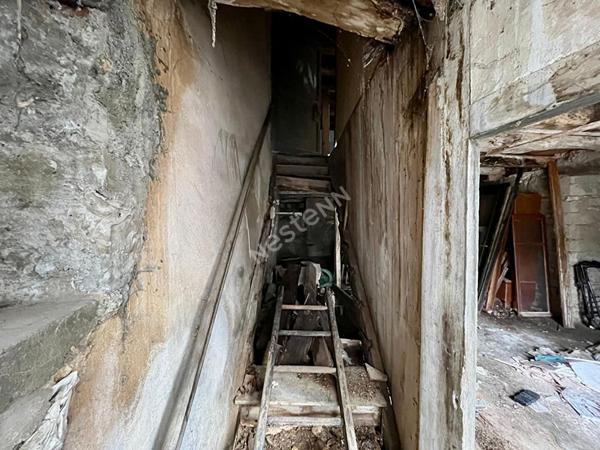 Idéal Investisseur : Maison à rénover avec possibilité de créer 2 logements, gros potentiel sur la commune de Val Suran