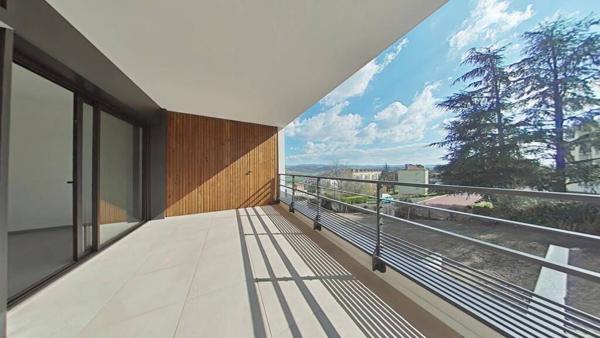 F4 AVEC TERRASSE SECTEUR SAINT GENEST LERPT