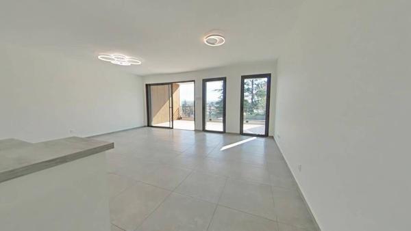 F4 AVEC TERRASSE SECTEUR SAINT GENEST LERPT