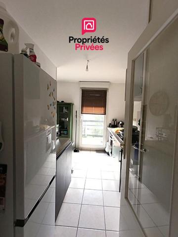 BESANCON Quartier Mallarmé - Appartement T 3 de 62 m2 environ, fonctionnel avec terrasse, cave et place stationnement couverte
