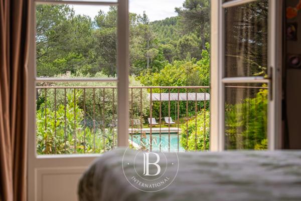 Aix-en-Provence, Maison 6 Chambres -  262 m² à vendre