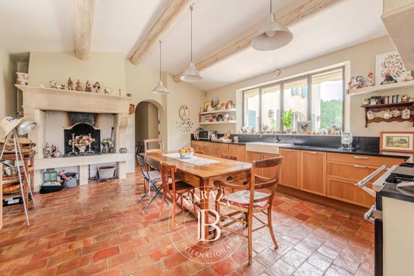 Aix-en-Provence, Maison 6 Chambres -  262 m² à vendre