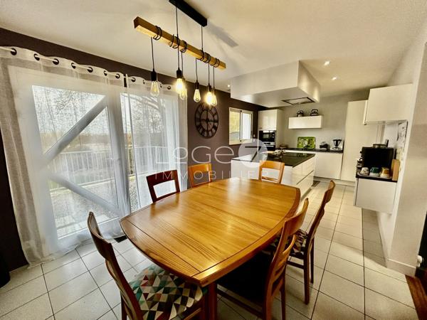 Maison 11 pièce(s) 5 chambre(s) 185 m²