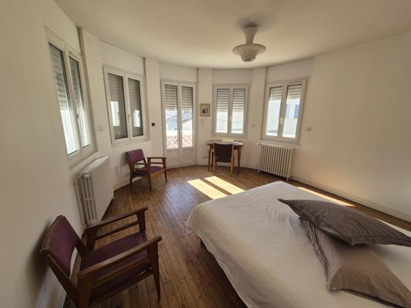 Maison 7 pièce(s) 6 chambre(s) 210 m²