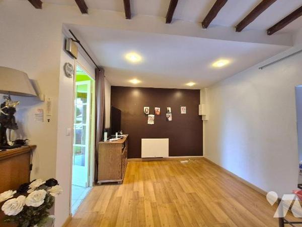 Charmant Plain Pied à seulement 2 minutes de la grand place de BAILLEUL 

Idéalement situé, i...