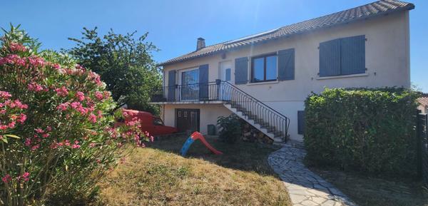 VIVONNE - 3 CHAMBRES - JARDIN - GARAGE - CAVE