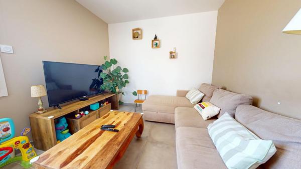 VIVONNE - 3 CHAMBRES - JARDIN - GARAGE - CAVE