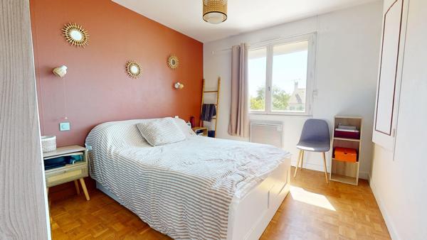 VIVONNE - 3 CHAMBRES - JARDIN - GARAGE - CAVE