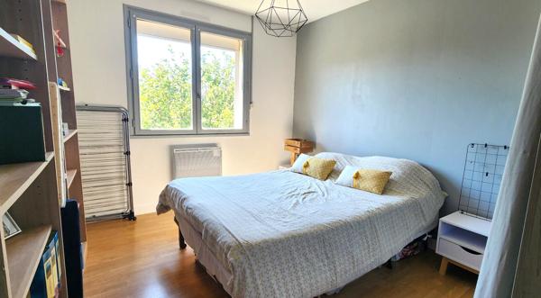 VIVONNE - 3 CHAMBRES - JARDIN - GARAGE - CAVE