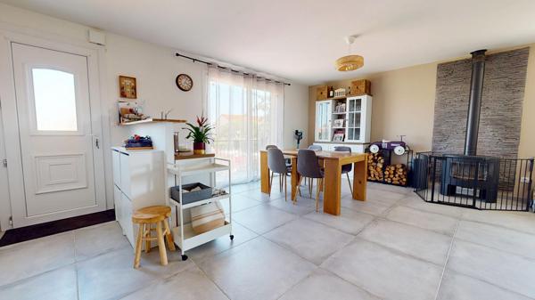 VIVONNE - 3 CHAMBRES - JARDIN - GARAGE - CAVE