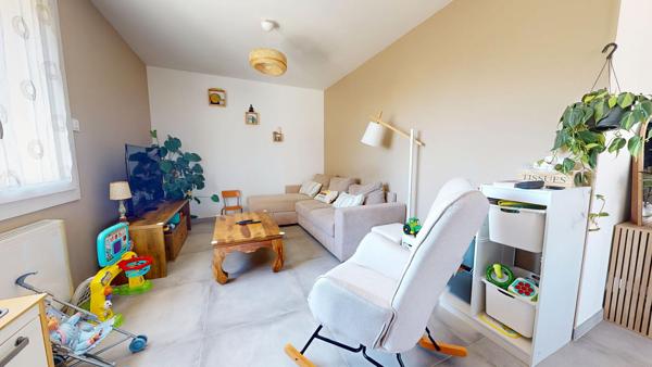 VIVONNE - 3 CHAMBRES - JARDIN - GARAGE - CAVE