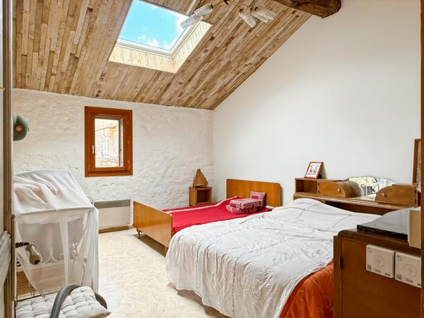 Joannas (07110) Ancienne Bergerie Terrain attenant et Vue à tomber par Terre…