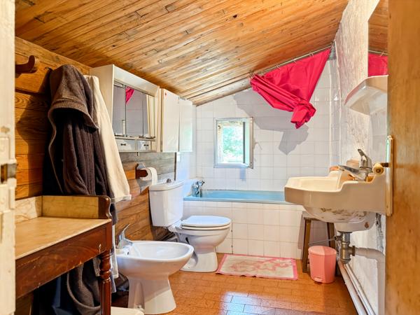 Joannas (07110) Ancienne Bergerie Terrain attenant et Vue à tomber par Terre…