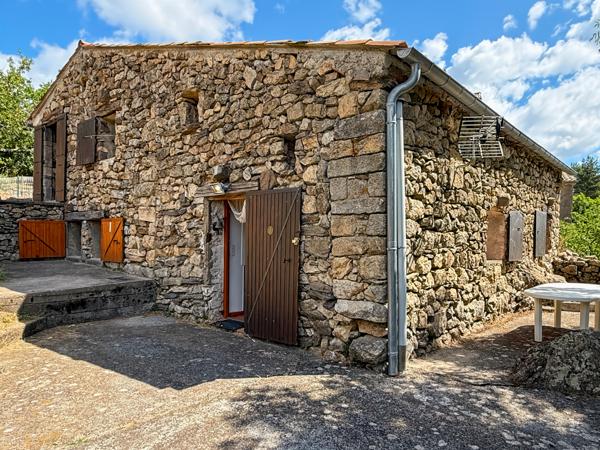 Joannas (07110) Ancienne Bergerie Terrain attenant et Vue à tomber par Terre…