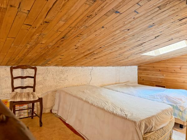 Joannas (07110) Ancienne Bergerie Terrain attenant et Vue à tomber par Terre…