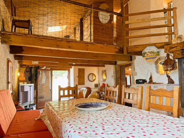 Joannas (07110) Ancienne Bergerie Terrain attenant et Vue à tomber par Terre…