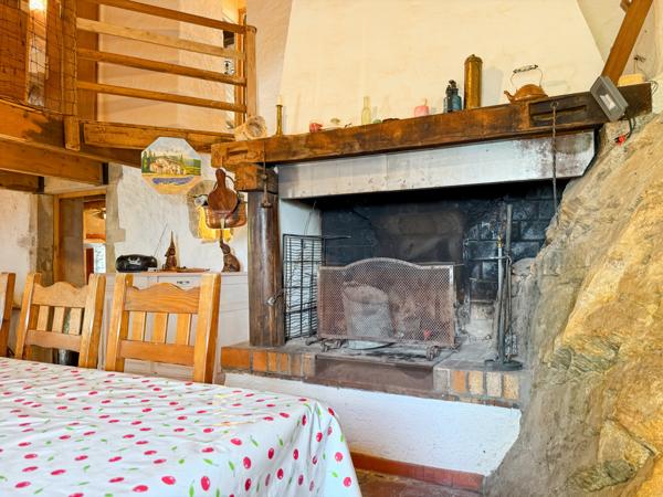 Joannas (07110) Ancienne Bergerie Terrain attenant et Vue à tomber par Terre…