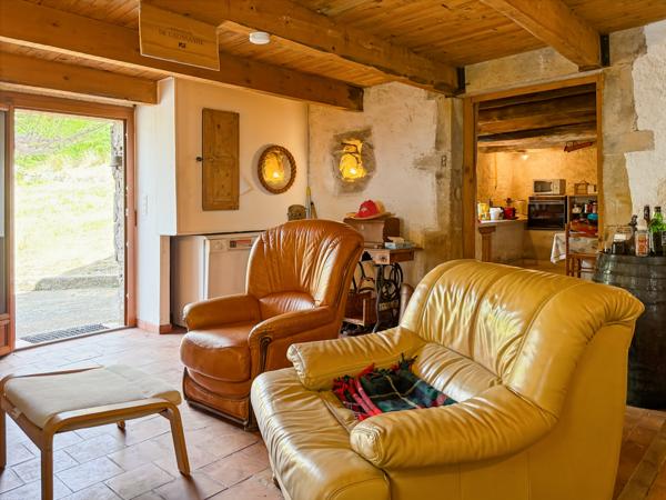 Joannas (07110) Ancienne Bergerie Terrain attenant et Vue à tomber par Terre…