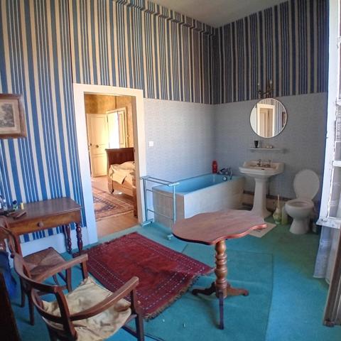 BELLE MAISON DE VILLE A RESTAURER EN HYPERCENTRE