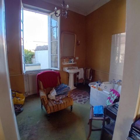 BELLE MAISON DE VILLE A RESTAURER EN HYPERCENTRE