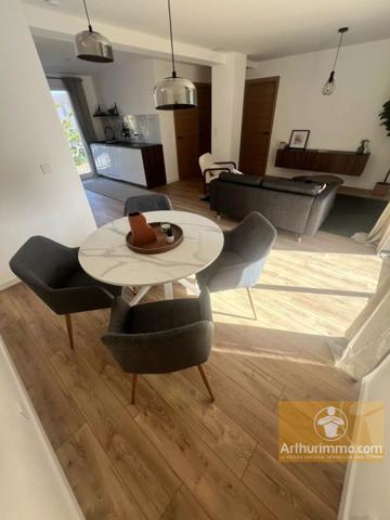 Vente                                                      Appartement
                        
                     3 pièces                      63 m2                     à Sète