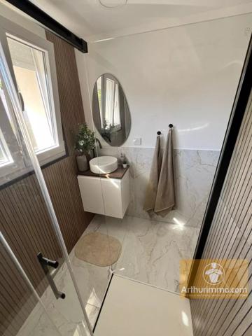 Vente                                                      Appartement
                        
                     3 pièces                      63 m2                     à Sète