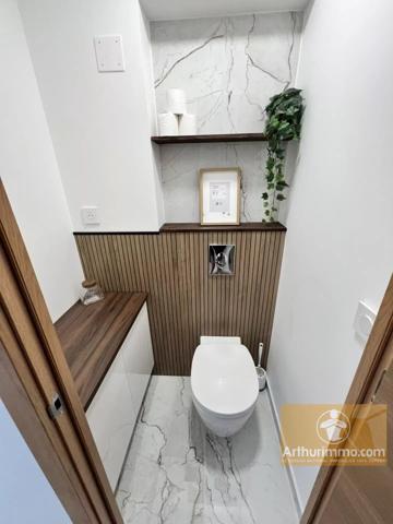 Vente                                                      Appartement
                        
                     3 pièces                      63 m2                     à Sète