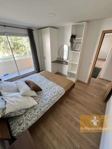 Vente                                                      Appartement
                        
                     3 pièces                      63 m2                     à Sète