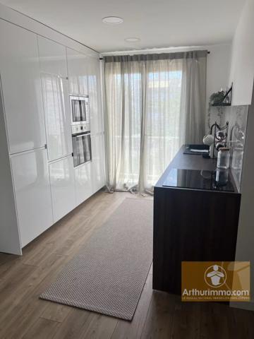 Vente                                                      Appartement
                        
                     3 pièces                      63 m2                     à Sète