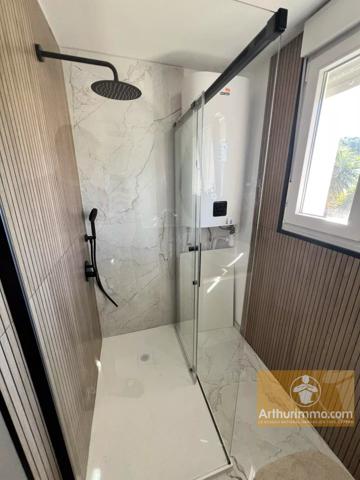Vente                                                      Appartement
                        
                     3 pièces                      63 m2                     à Sète